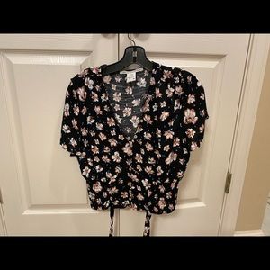 Super cute size medium summer top. Never worn.